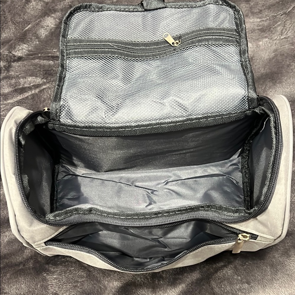 EMCD Gray Toiletry Bag - Picture 2 of 4